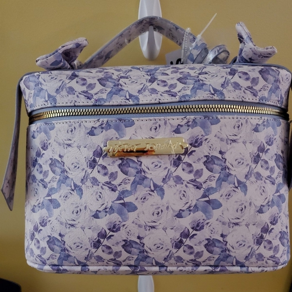 Nwot Betsey Johnson cosmetic case